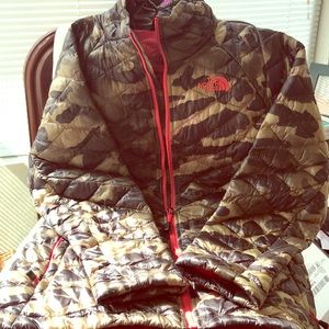 NWOT North Face camo jacket